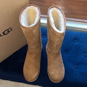 Woman’s UGG boots W Classic Tall ll